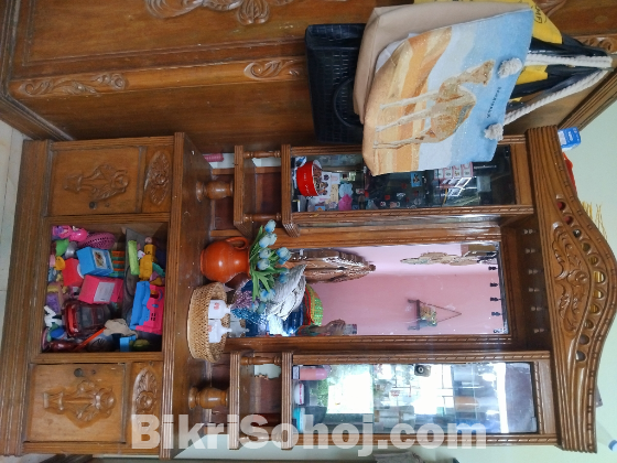 ড্রেসিং টেবিল